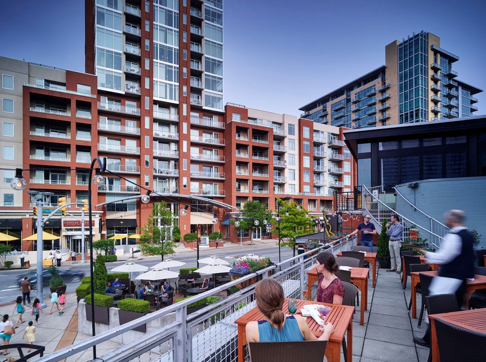 Icon in the Gulch condos Nashville Gulch street view with restaurants and walkable lifestyle