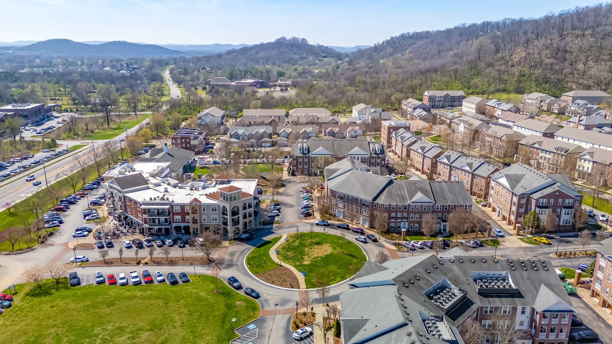Gateway Village townhome condominium at Moores Lane and Franklin Road in Franklin Cool Springs border Nashville with walk-out retail Herban Market