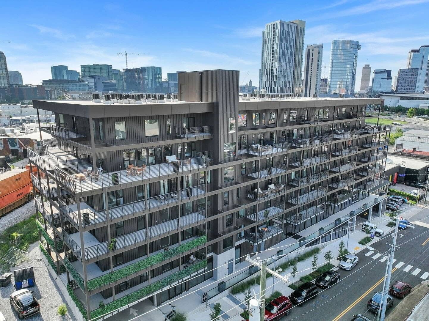 Hyve condominium daytime exterior at 635 7th Avenue South in downtown Nashville, purpose-built NOOSTR Airbnb-eligible building delivered 2023