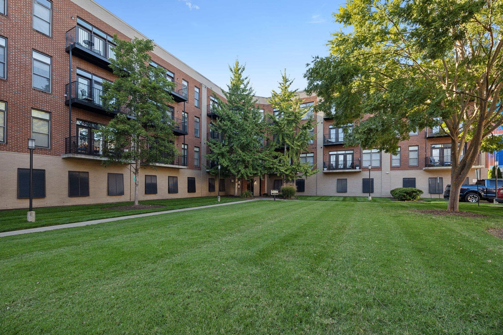 District Lofts condominium interior courtyard with landscaping at 817 3rd Avenue North and 344 Harrison Street in Market District corridor Nashville 2008 loft conversion